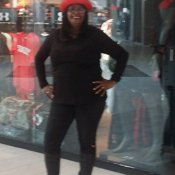 Meet your Posher, Sheila - Picture 3 of 5